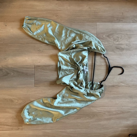 Light Green Long Sleeve Cropped Top with Tie Front - Picture 2 of 7